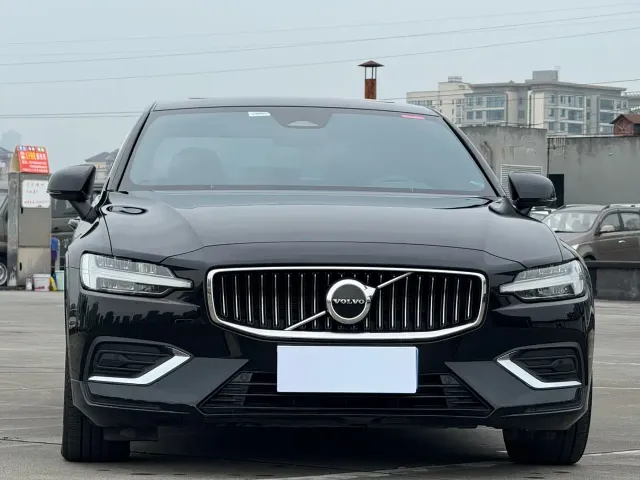 Volvo S60 — Фото автомобиля 3
