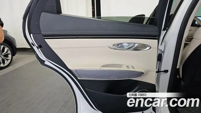 Genesis GV70 — Фото автомобиля 14
