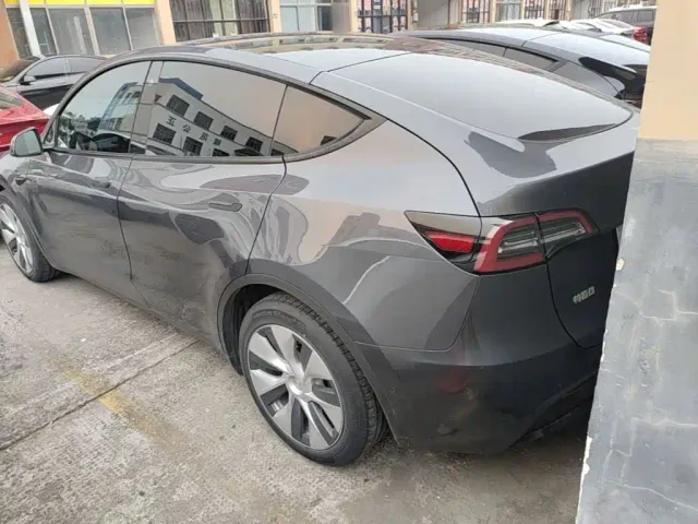 Tesla Model Y — Фото автомобиля 4