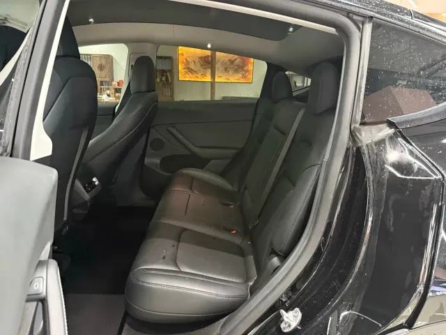 Tesla Model Y — Фото автомобиля 4
