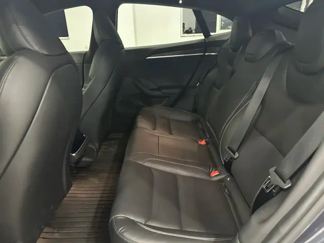 Tesla Model S — Фото автомобиля 5