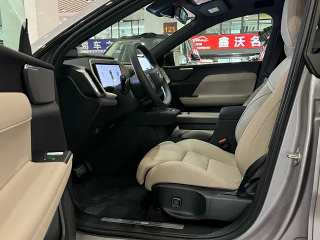 Volvo XC70 Plug-in Hybrid — Фото автомобиля 5