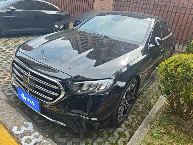 Фотография автомобиля — Mercedes-Benz E-Class