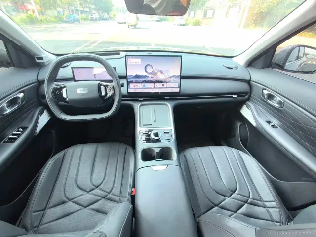 Geely Galaxy Starship 7 EM-i — Фото автомобиля 5