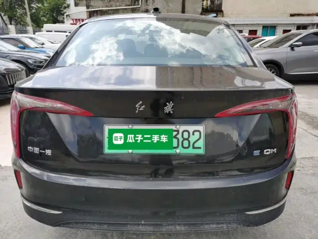 Hongqi E-QM5 — Фото автомобиля 5