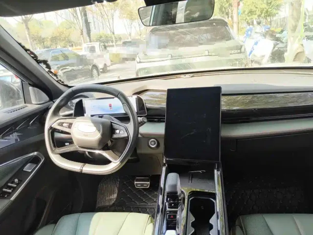 Geely Boyue — Фото автомобиля 12