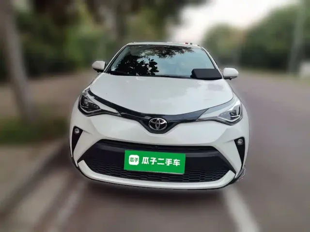 Toyota C-HR — Фото автомобиля 2