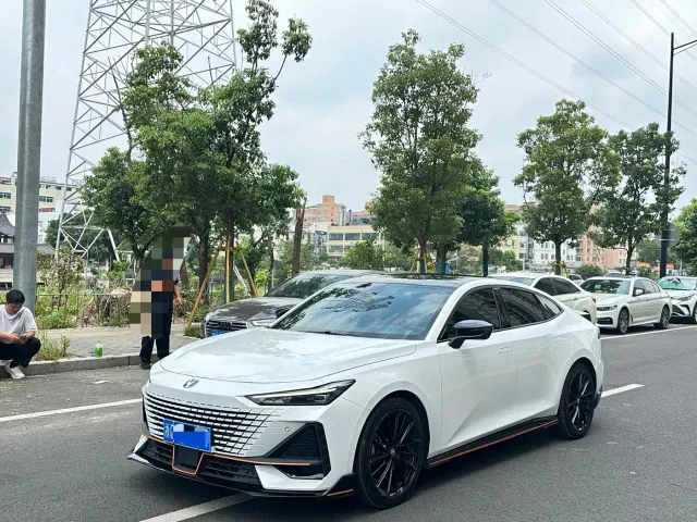 Фотография автомобиля — Changan UNI-V