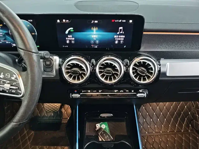 Mercedes-Benz EQB — Фото автомобиля 12