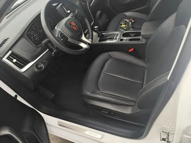 Roewe i6 — Фото автомобиля 14