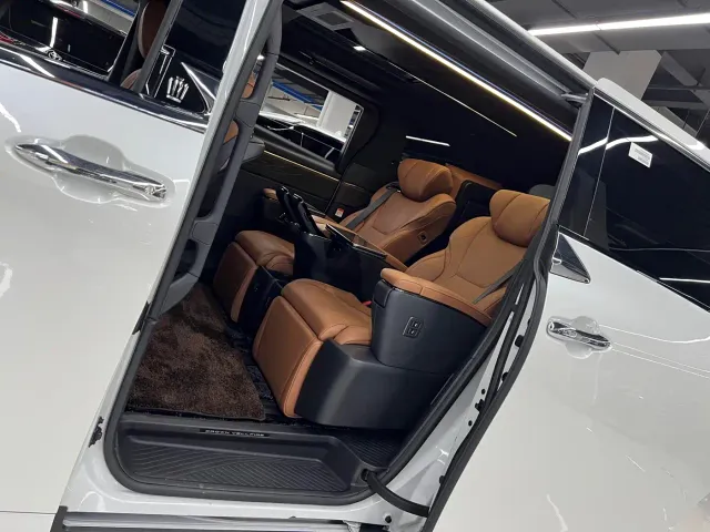 Toyota Vellfire — Фото автомобиля 9