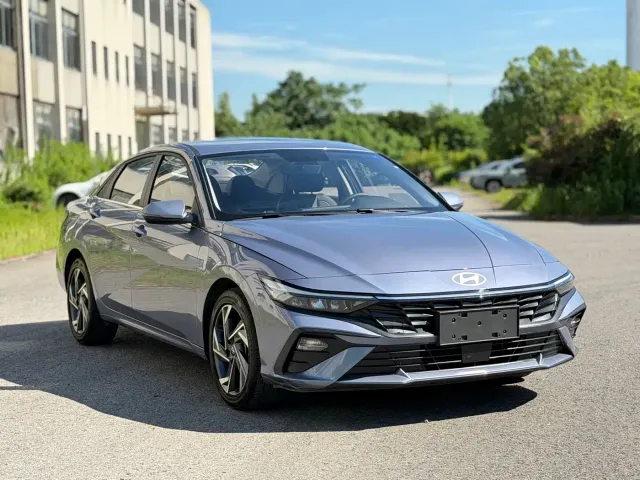 Hyundai Elantra — Фото автомобиля 3