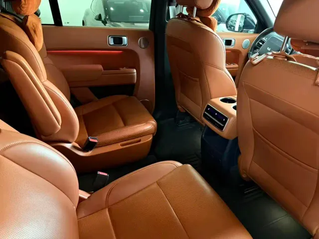 Li Auto L8 — Фото автомобиля 10