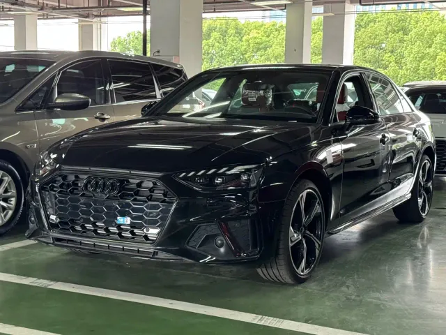 Фотография автомобиля — Audi A4L