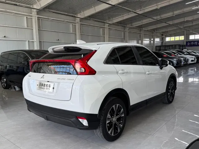 Mitsubishi Eclipse Cross — Фото автомобиля 9