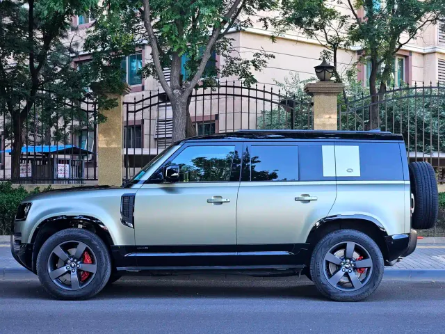 Land Rover Defender — Фото автомобиля 2
