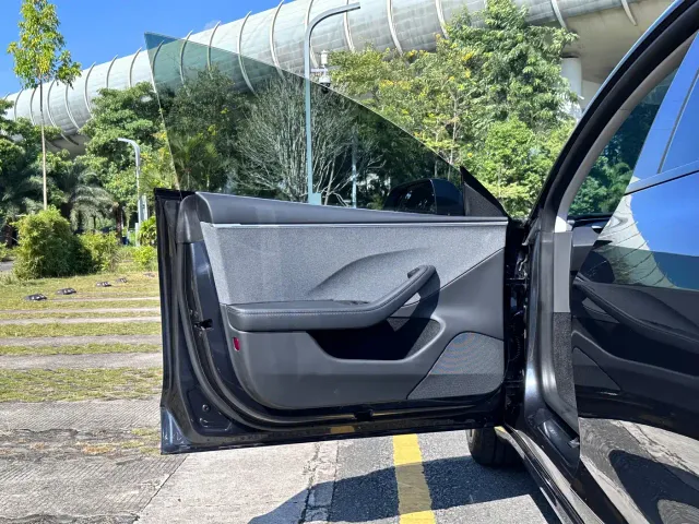 Tesla Model 3 — Фото автомобиля 12