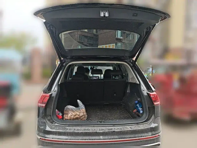 Volkswagen Tiguan L — Фото автомобиля 9