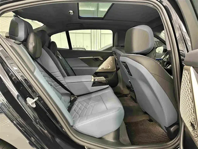 BMW 5 Series — Фото автомобиля 30