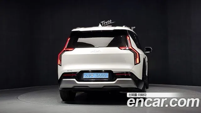Kia EV9 — Фото автомобиля 4