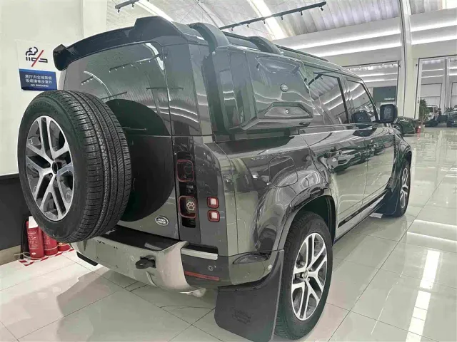 Land Rover Defender — Фото автомобиля 17
