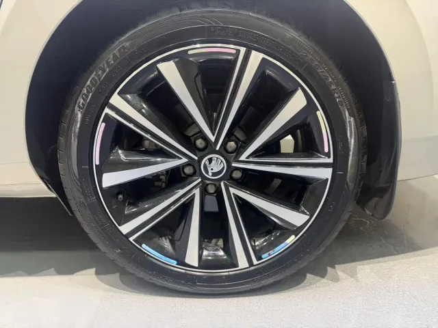 Skoda Superb — Фото автомобиля 14