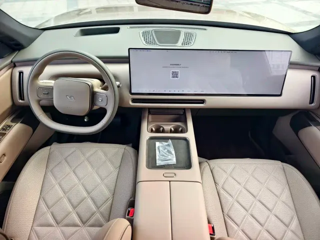Li Auto L7 — Фото автомобиля 7