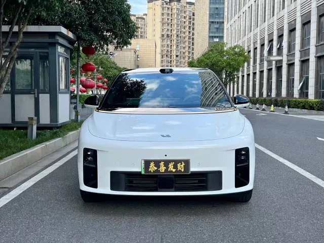 Li Auto i6 — Фото автомобиля 2