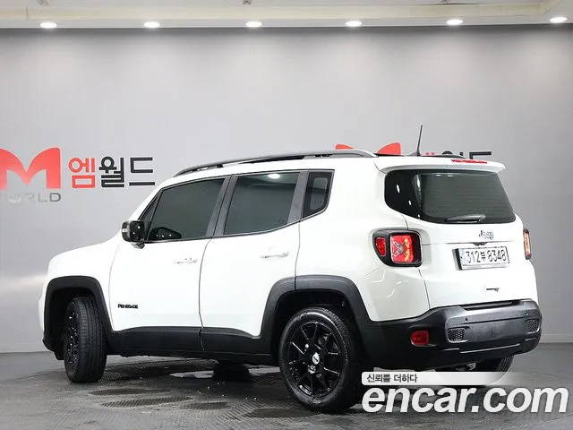 Jeep Renegade — Фото автомобиля 3