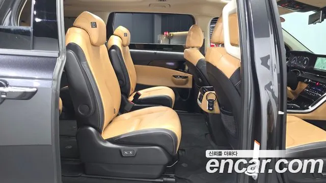 Kia Canival — Фото автомобиля 23