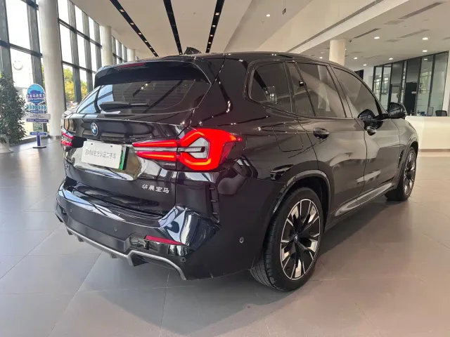 BMW iX3 — Фото автомобиля 5