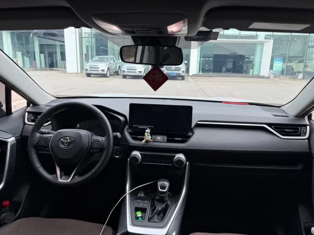 Toyota RAV4 — Фото автомобиля 2