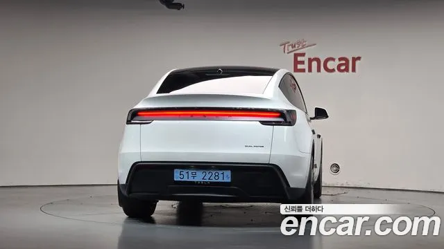Tesla Model Y — Фото автомобиля 4
