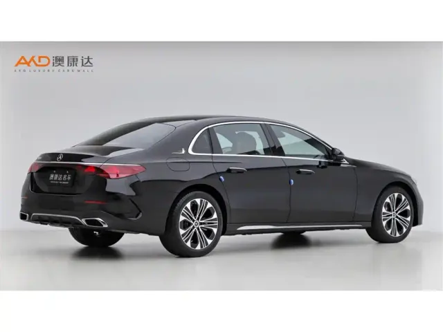 Mercedes-Benz E-Class — Фото автомобиля 3