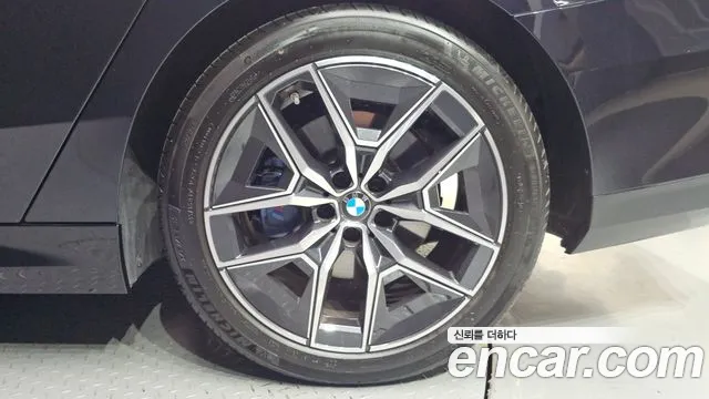 BMW 5 Series G60 — Фото автомобиля 6