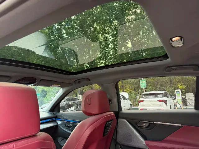 BMW i5 — Фото автомобиля 14