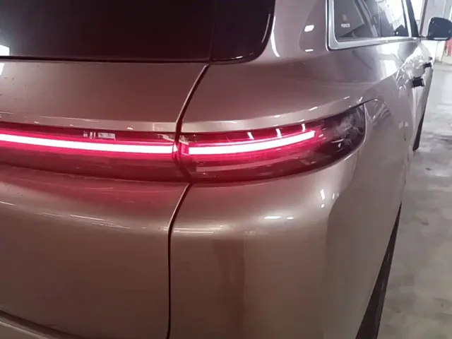 Li Auto L8 — Фото автомобиля 7