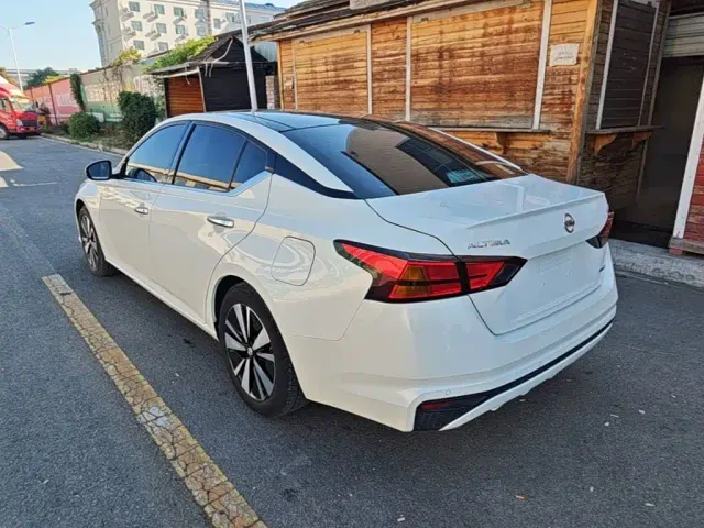 Nissan Teana — Фото автомобиля 4