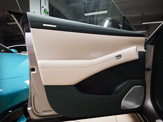 Xiaomi YU7 — Фото автомобиля 27