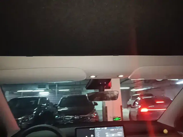 Tesla Model Y — Фото автомобиля 17