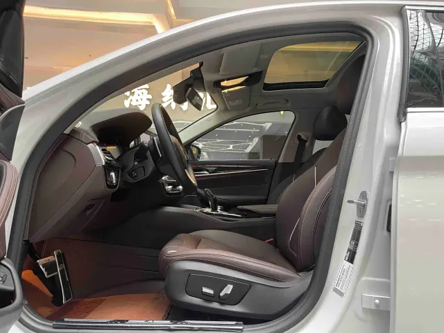BMW 5 Series — Фото автомобиля 10