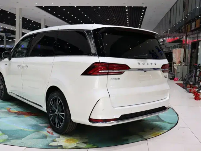 Roewe iMAX8 — Фото автомобиля 4