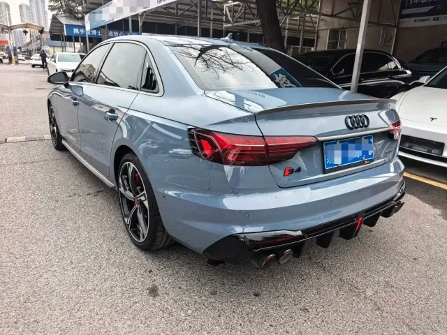 Audi A4L — Фото автомобиля 13