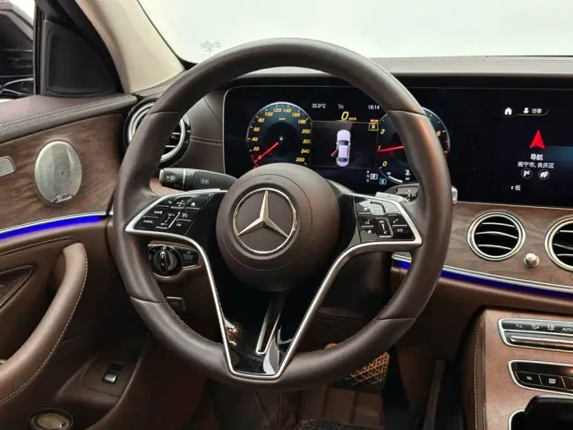 Mercedes-Benz E-Class — Фото автомобиля 12
