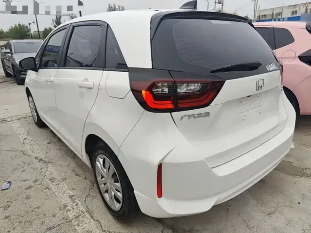 Honda Fit — Фото автомобиля 4