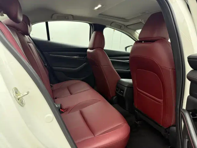 Mazda Axela — Фото автомобиля 16