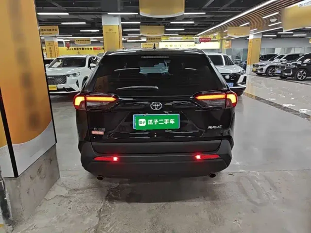 Toyota RAV4 — Фото автомобиля 5