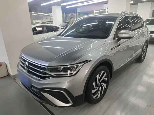 Фотография автомобиля — Volkswagen Tiguan L