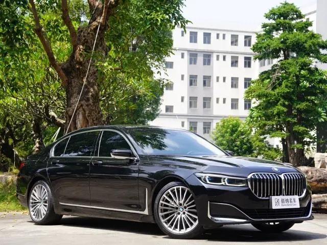 BMW 7 Series — Фото автомобиля 3