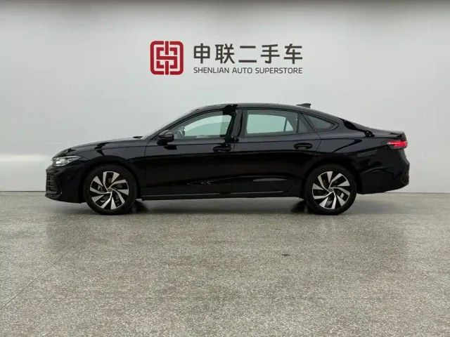 Volkswagen Passat — Фото автомобиля 3